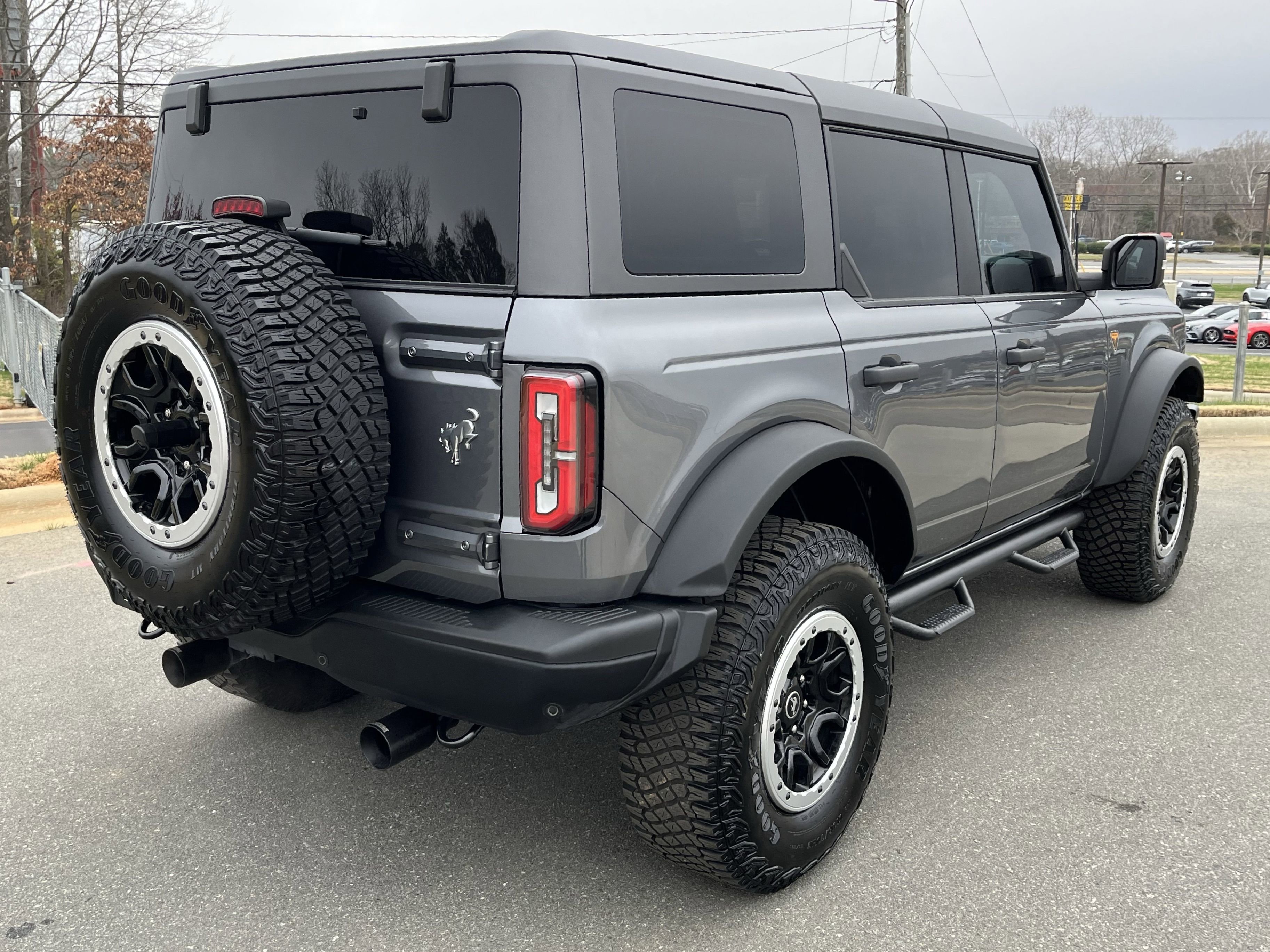 Used 2024 Ford Bronco Badlands image 9