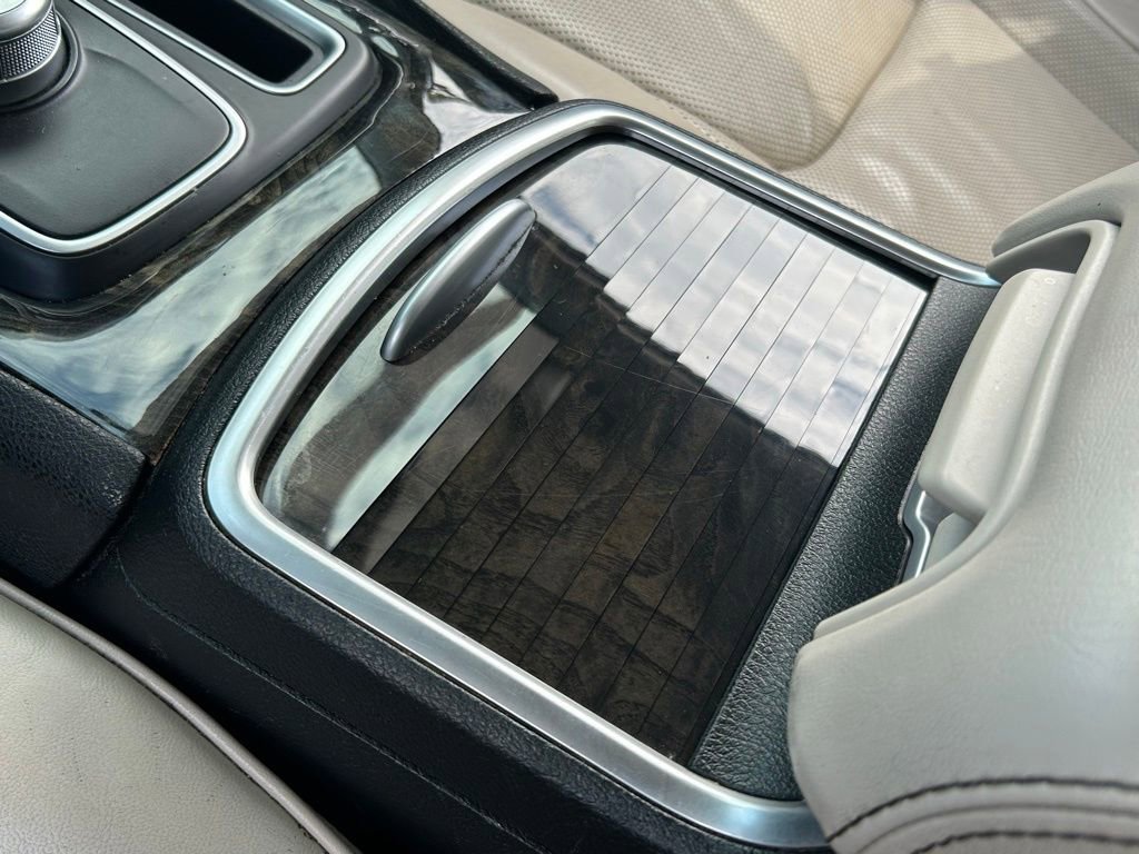 Used 2018 Chrysler 300 Limited RWD image 25