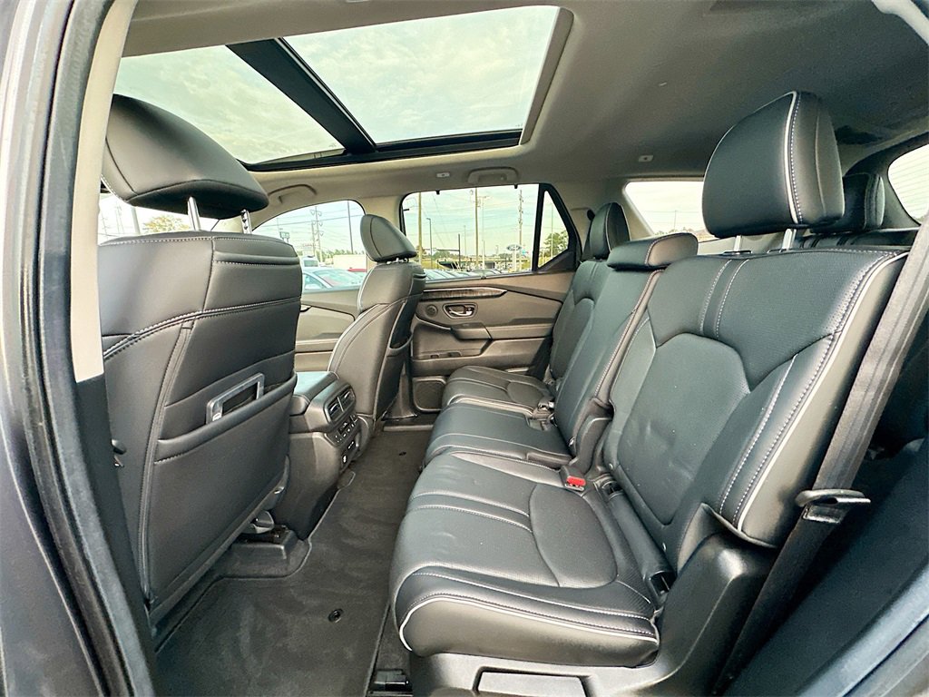 Used 2025 Honda Pilot Elite image 17