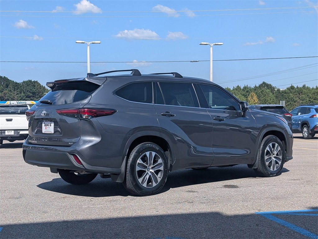 Used 2021 Toyota Highlander XLE image 5
