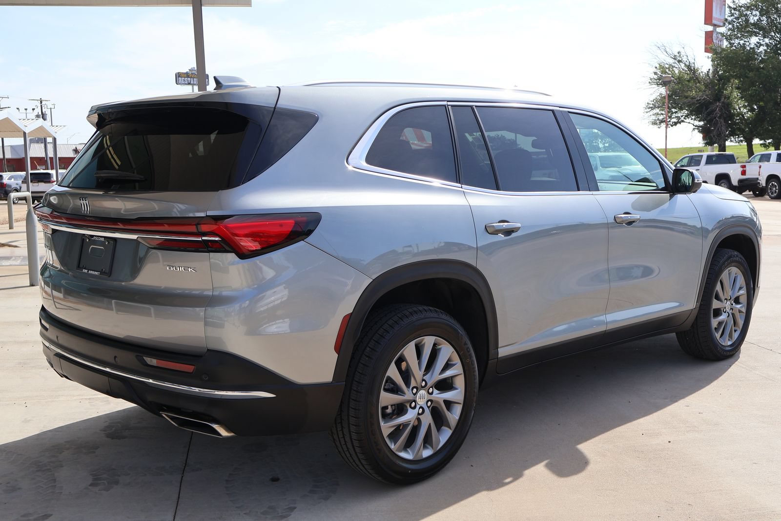 Used 2025 Buick Enclave Preferred FWD image 6