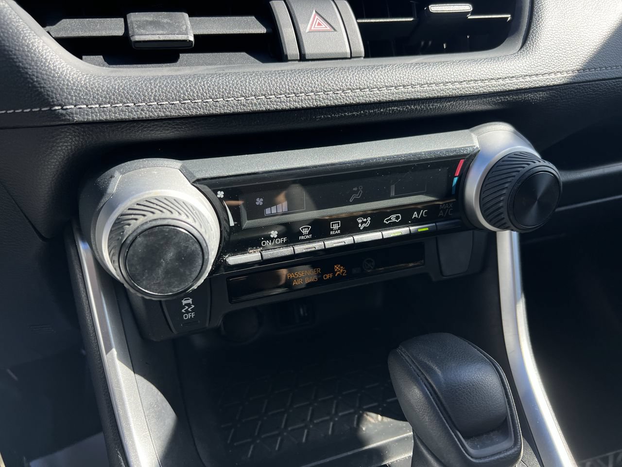 Used 2019 Toyota RAV4 LE FWD image 29