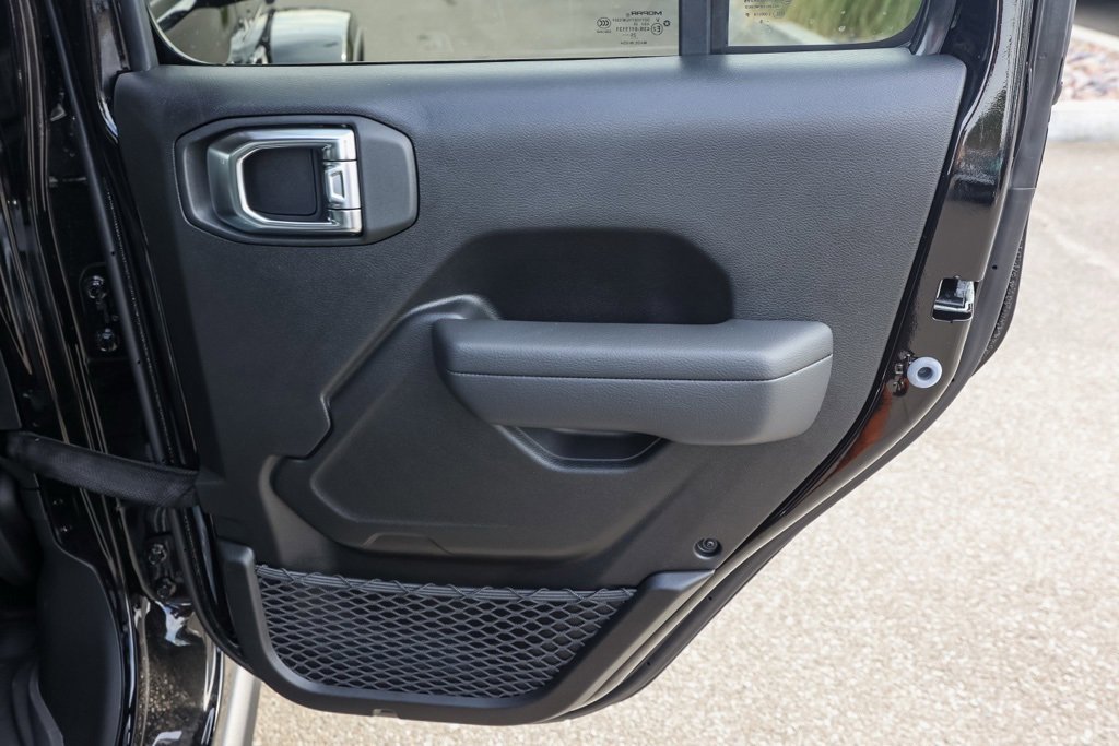 New 2025 Jeep Gladiator Willys image 18