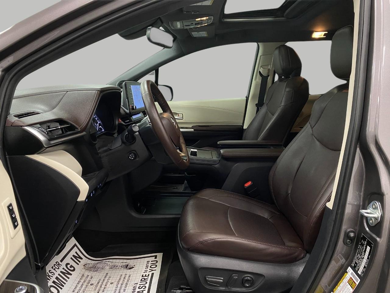 Used 2021 Toyota Sienna Platinum AWD/4WD image 31