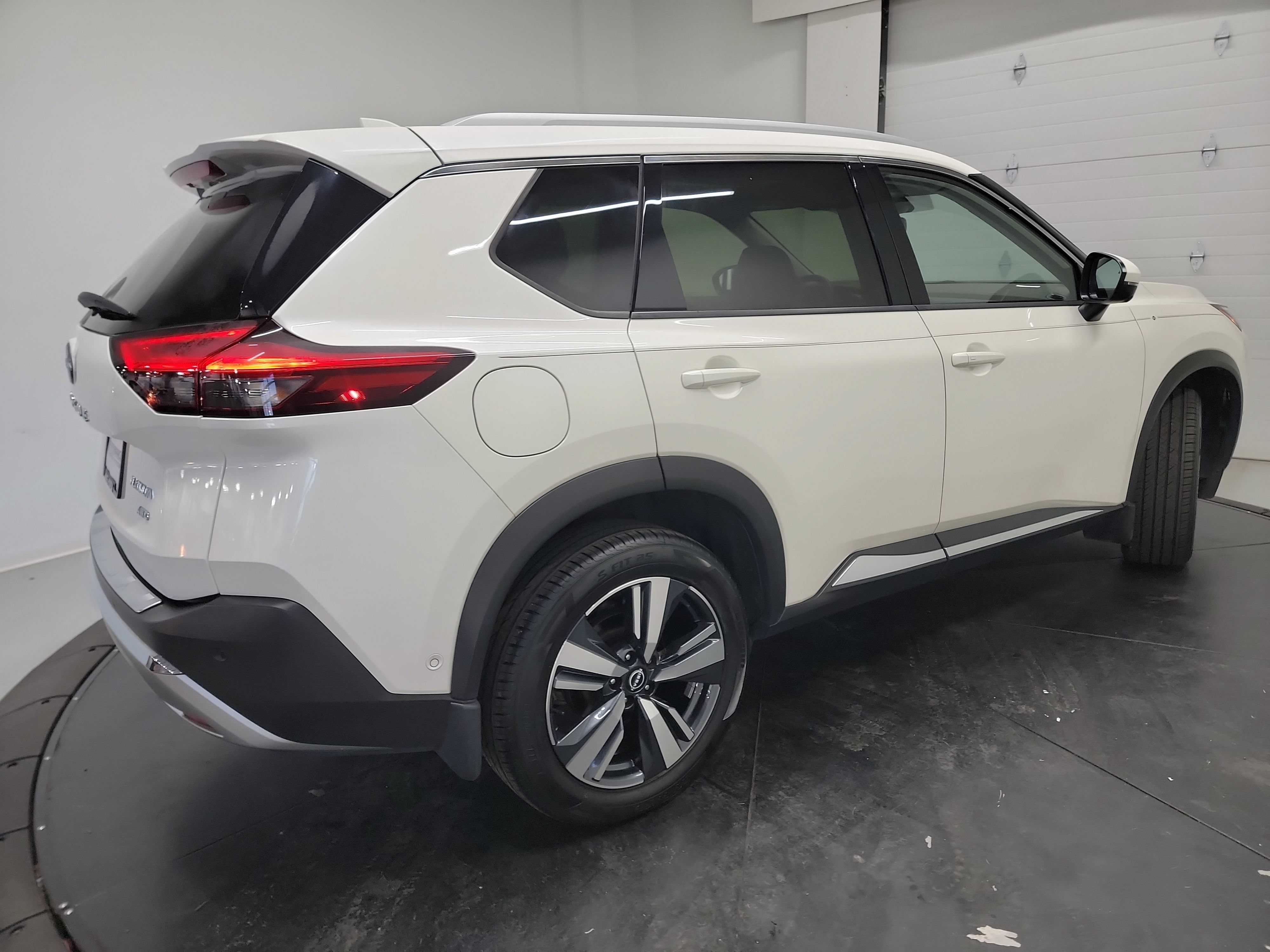 Used 2023 Nissan Rogue Platinum w/ Platinum Premium Package AWD/4WD image 9