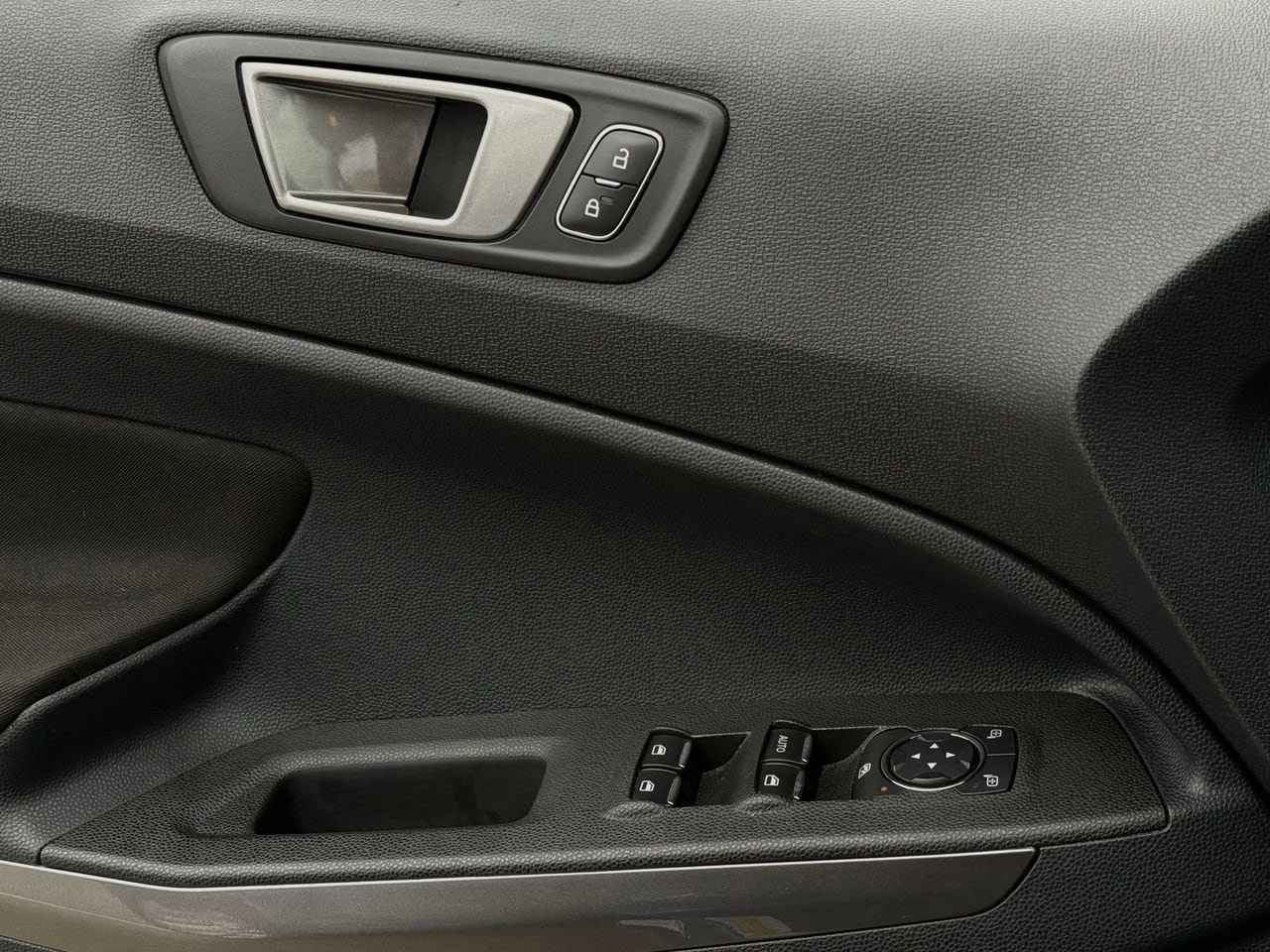 Used 2020 Ford EcoSport SE FWD image 21