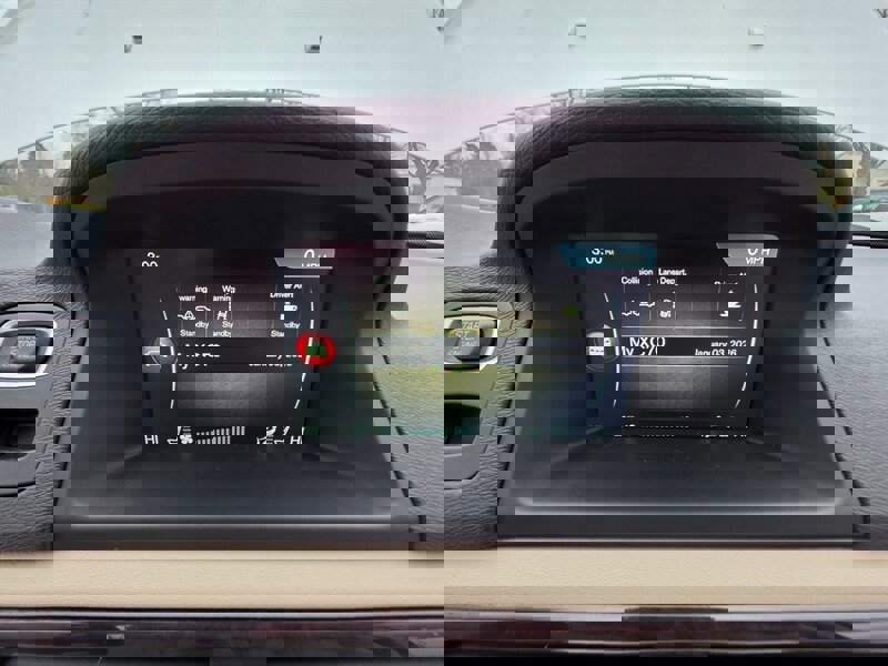 Used 2015 Volvo XC70 T6 Platinum w/ Protection Package image 37