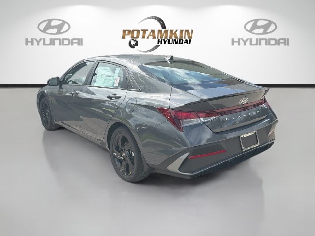 New 2026 Hyundai Elantra SEL Sport FWD image 7