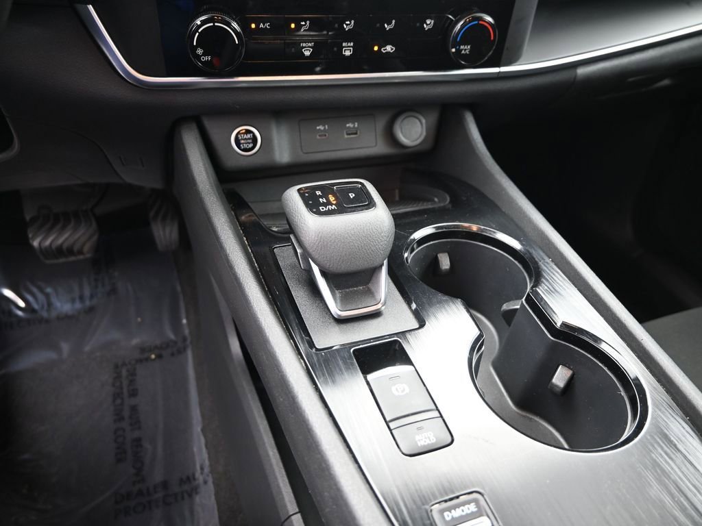 Used 2023 Nissan Rogue S image 22