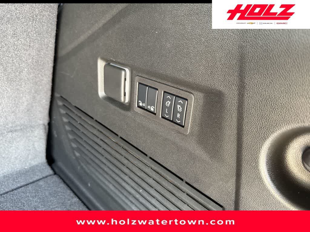 Certified 2024 GMC Yukon AT4 w/ AT4 Premium Package AWD/4WD image 36