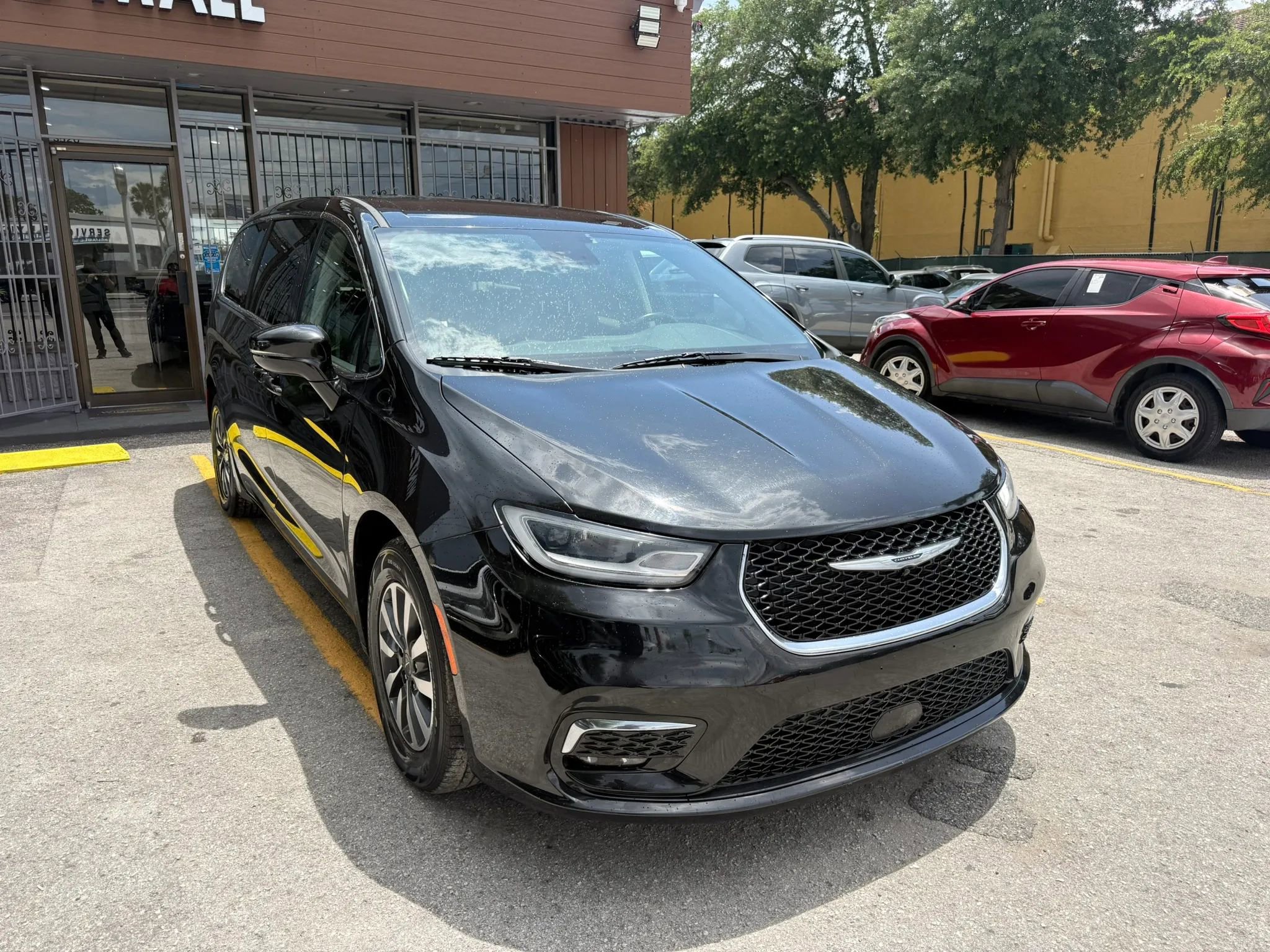 Used 2022 Chrysler Pacifica Touring-L FWD image 3