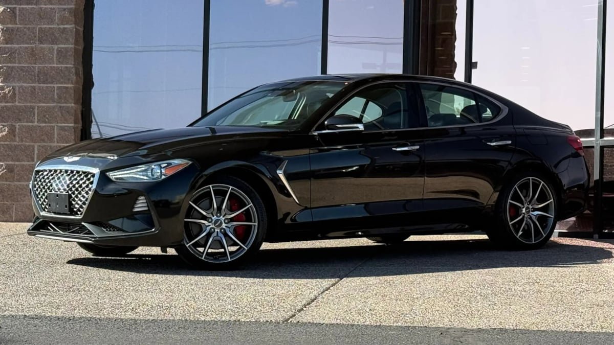 Used 2019 Genesis G70 3.3T Advanced w/ Prestige Package RWD image 3