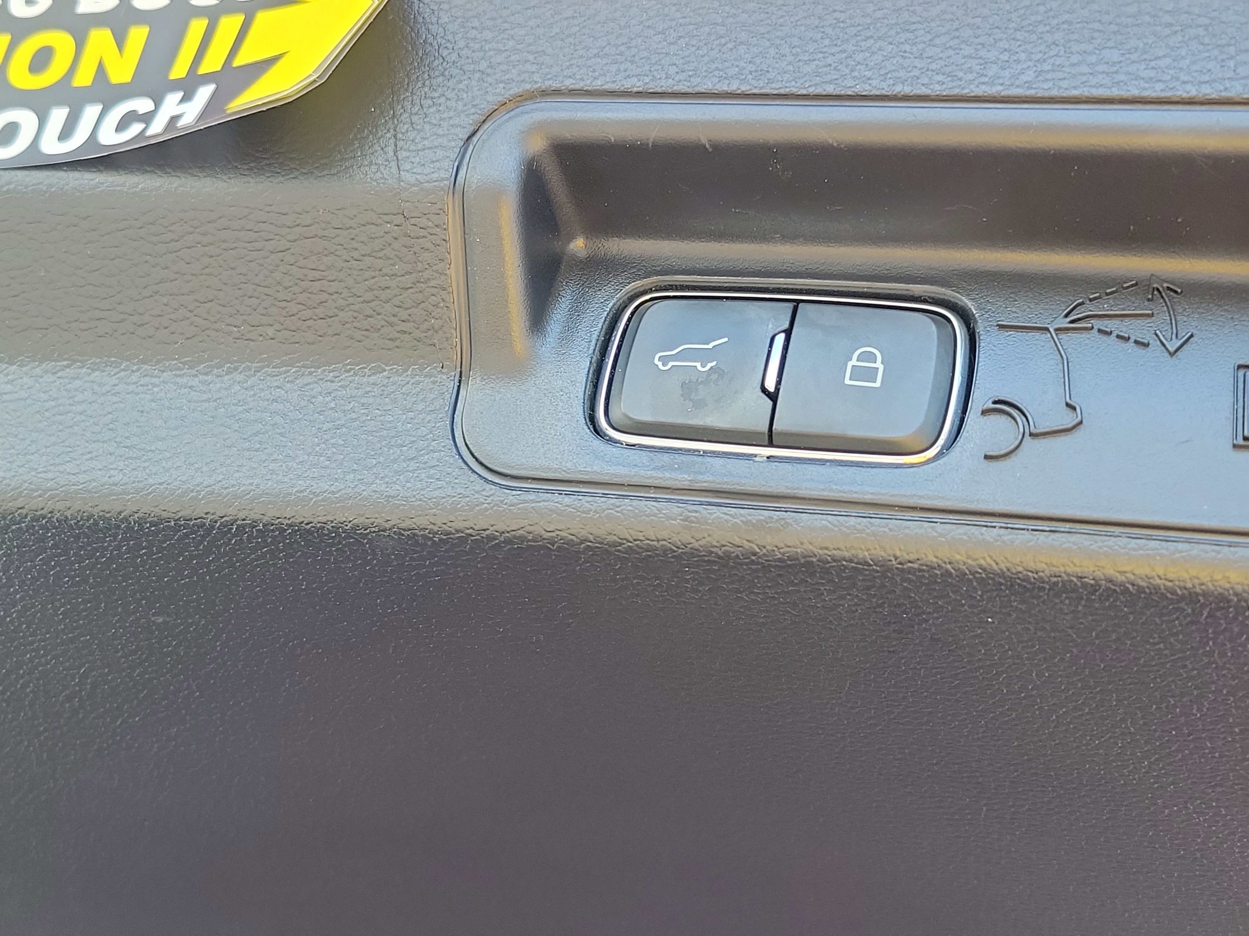 Used 2021 Ford Explorer XLT w/ Equipment Group 202A RWD image 11
