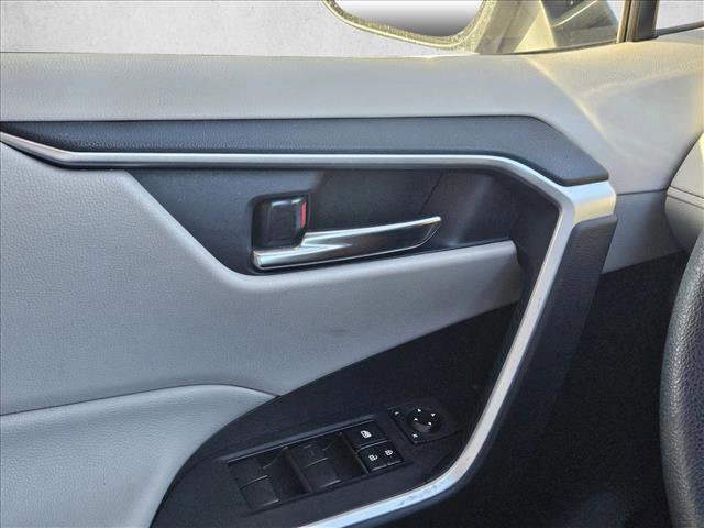 Used 2020 Toyota RAV4 XLE image 13