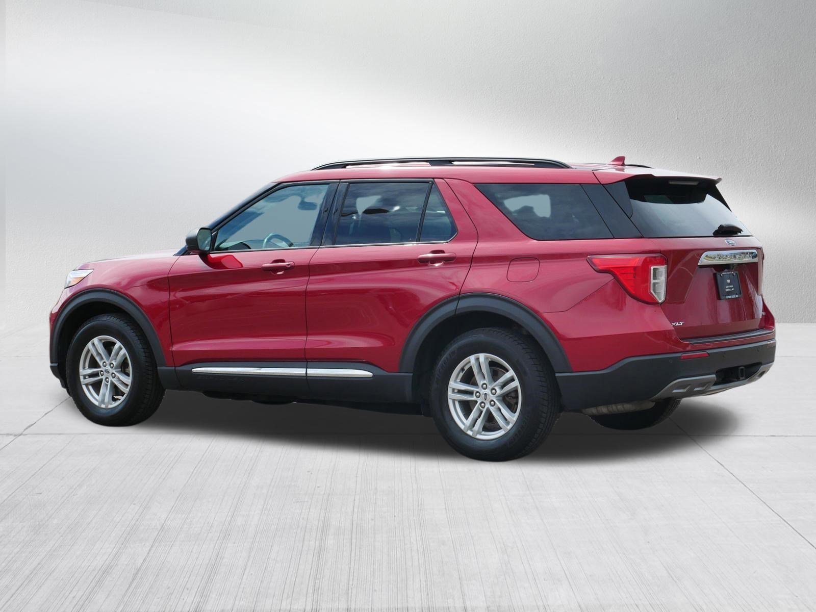 Used 2020 Ford Explorer XLT w/ Equipment Group 202A AWD/4WD image 5
