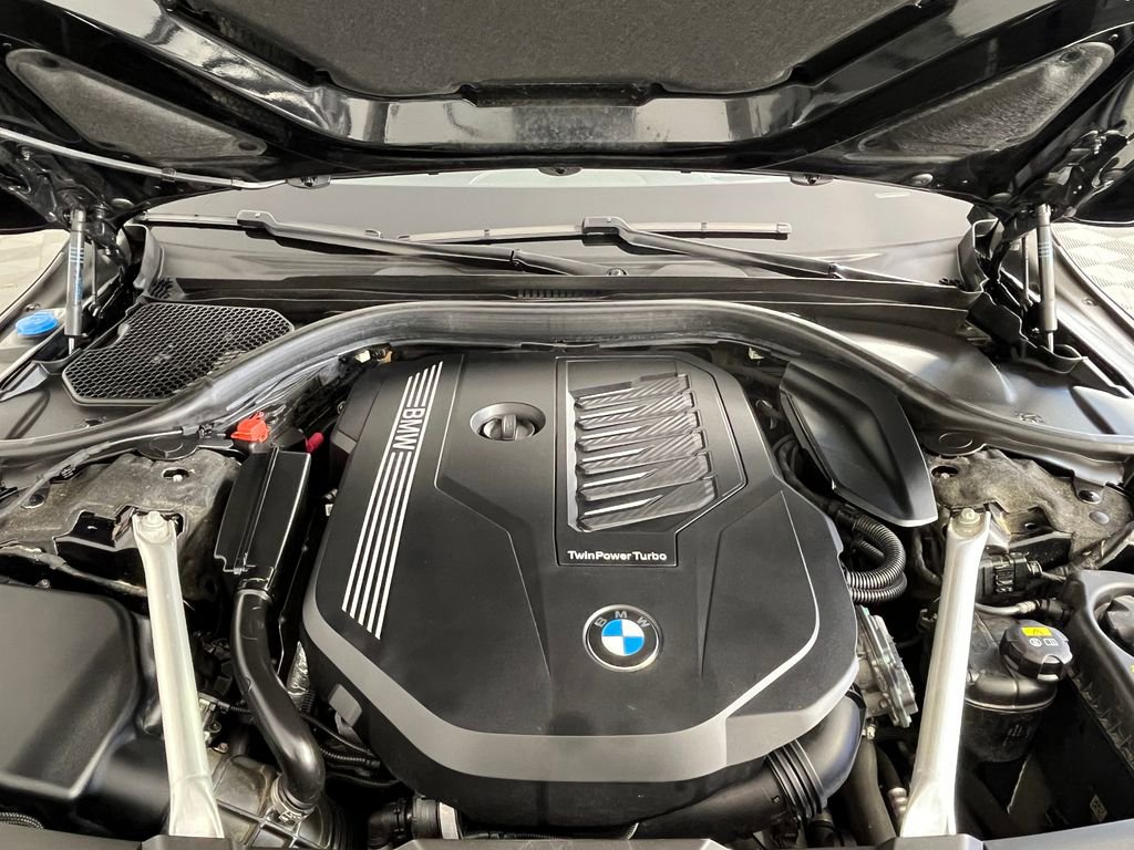 Used 2021 BMW 740i xDrive w/ M Sport Package AWD/4WD image 16