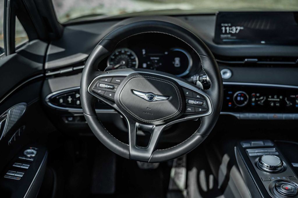 Used 2025 Genesis GV70 3.5T Sport image 25