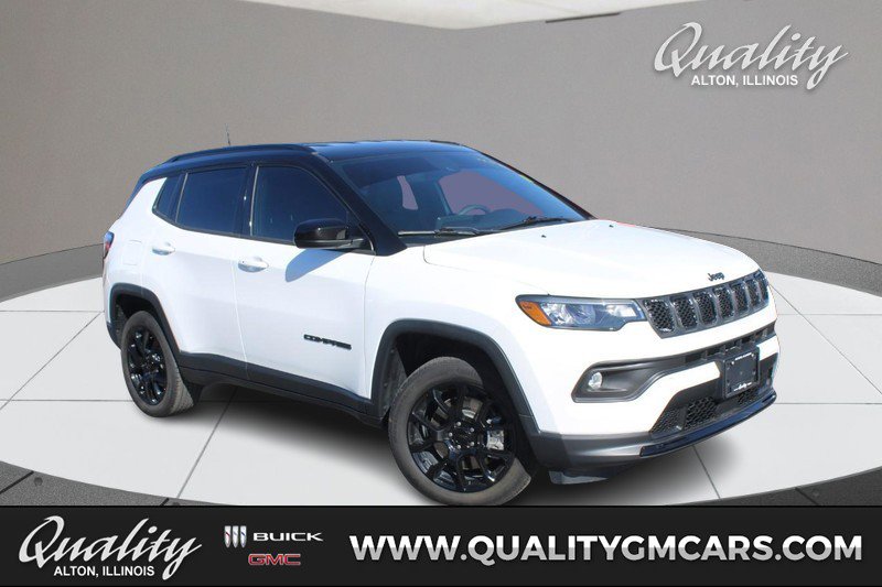 Used 2023 Jeep Compass Latitude image 1
