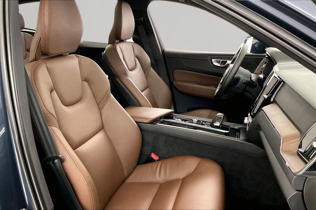 Used 2022 Volvo XC60 T8 Inscription Expression image 24