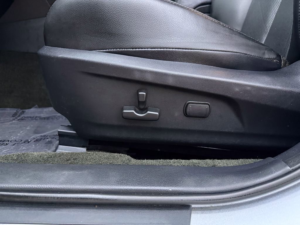 Used 2012 Subaru Outback 3.6R Limited image 17