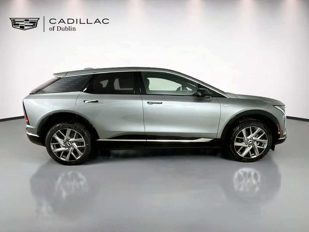 New 2027 Cadillac Optiq Luxury w/ LPO, Floor Liner Package AWD/4WD image 4