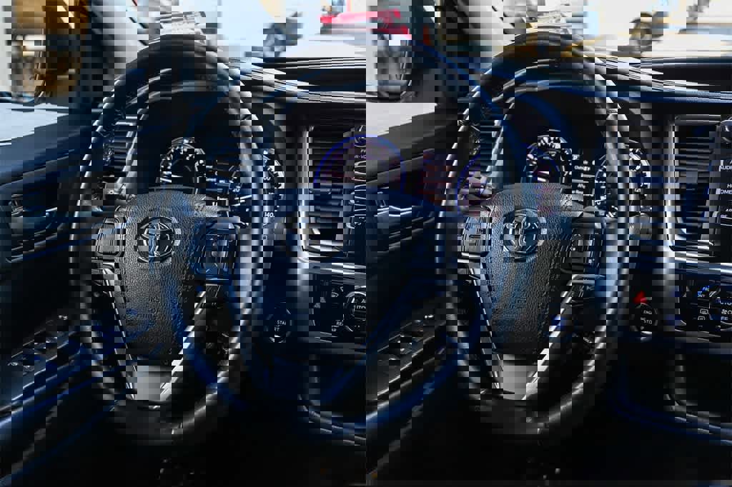 Used 2017 Toyota Highlander SE image 14