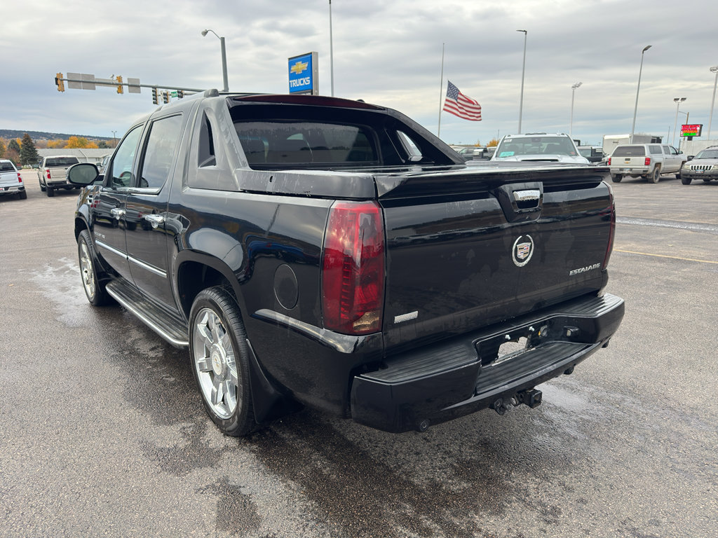 Used 2011 Cadillac Escalade EXT Luxury image 2