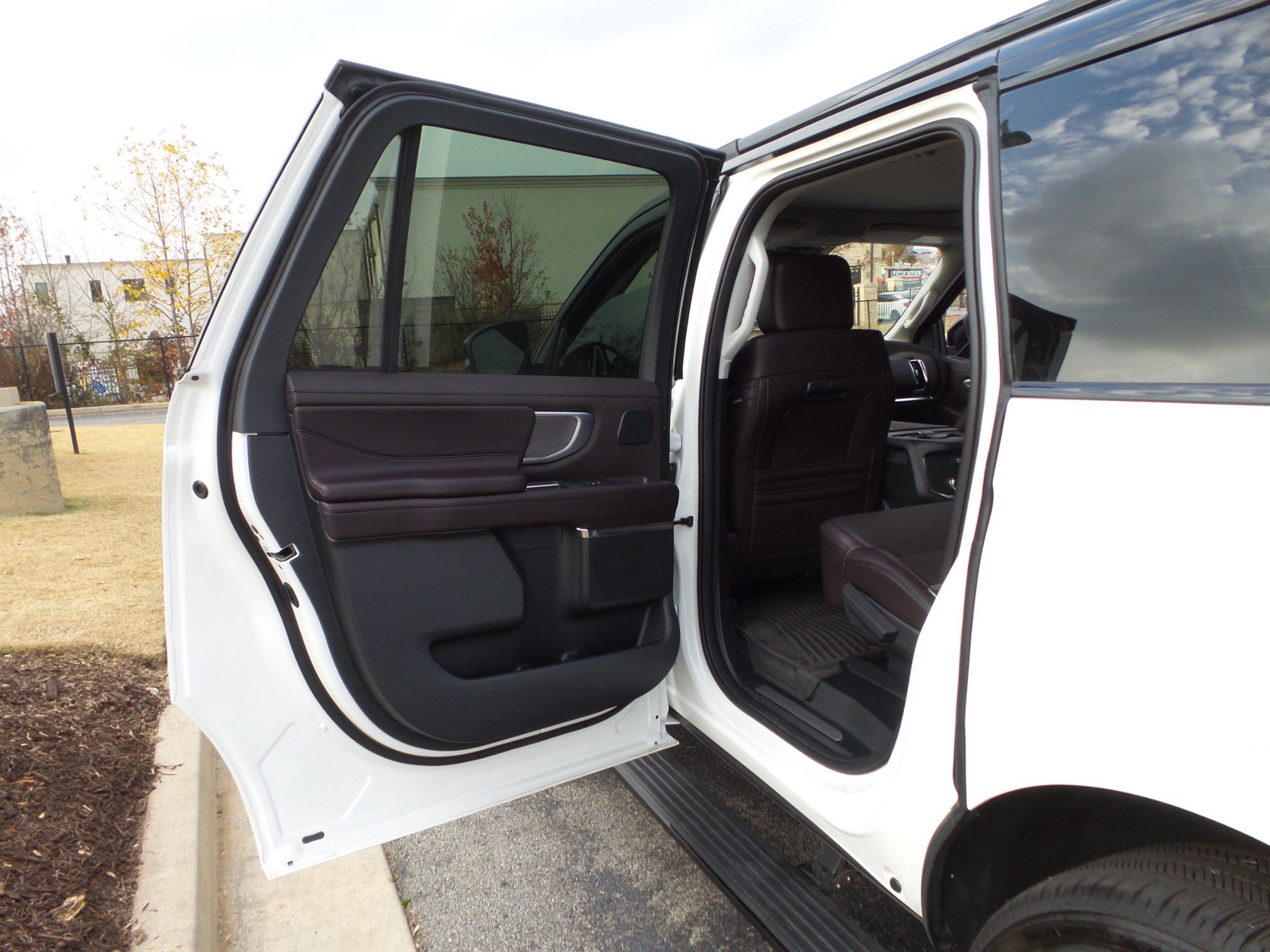Used 2025 Ford Expedition Max Platinum w/ Platinum Ultimate Package AWD/4WD image 33