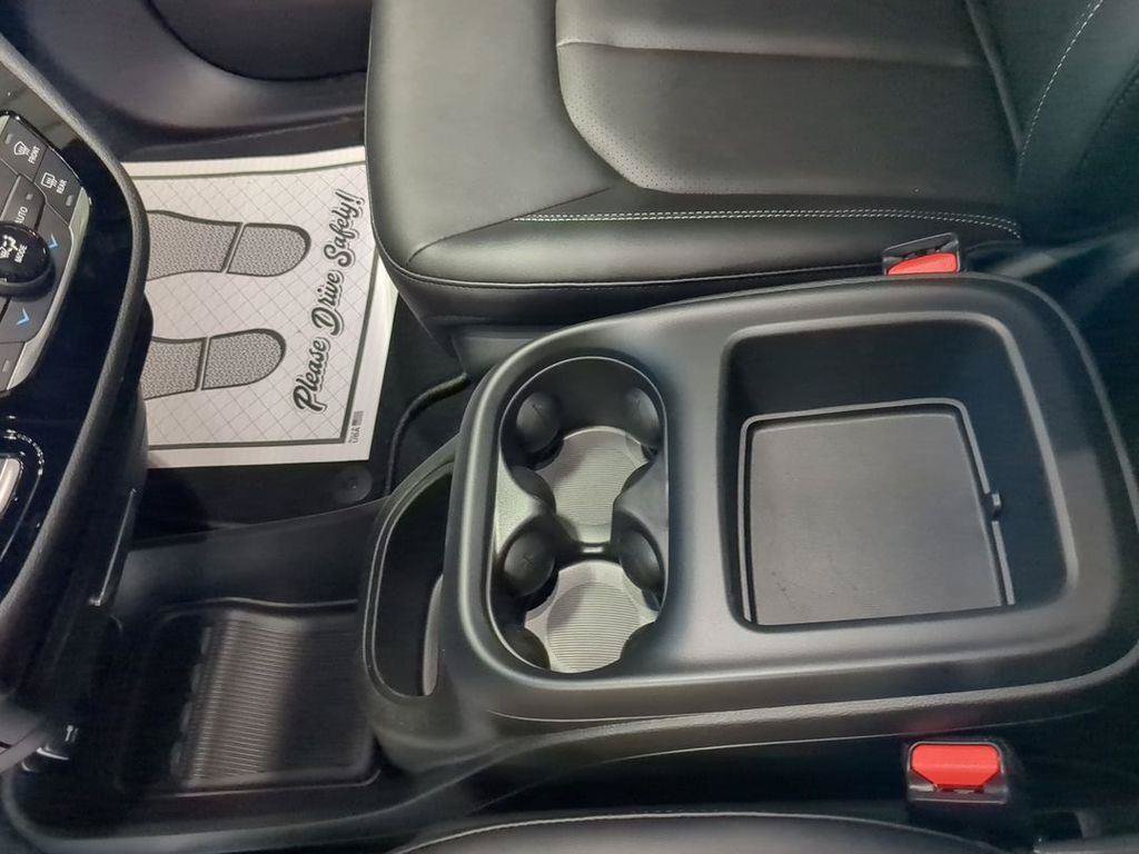 New 2026 Chrysler Pacifica Select FWD image 18