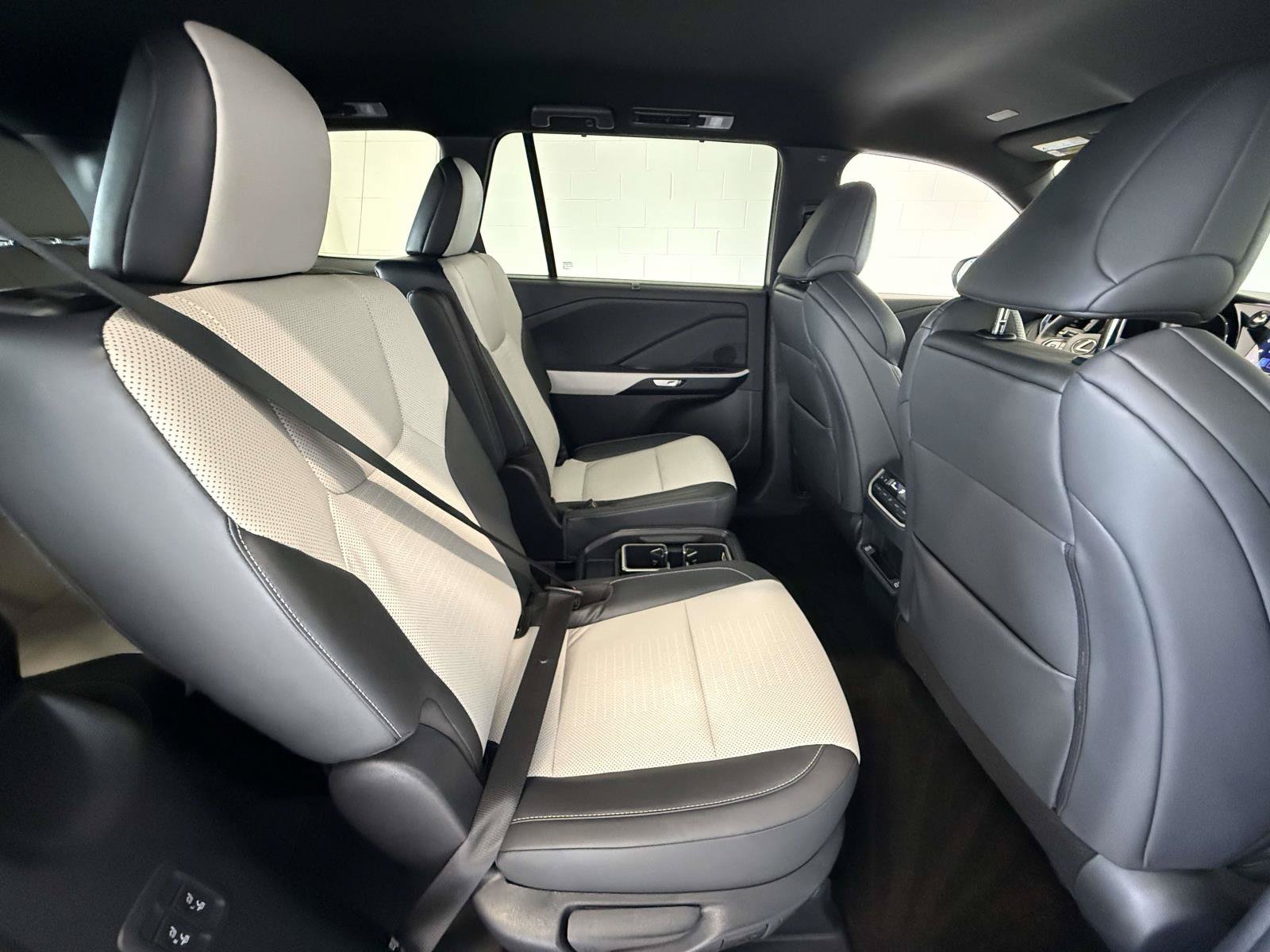 Certified 2025 Lexus TX 500h AWD w/ Technology Package image 16