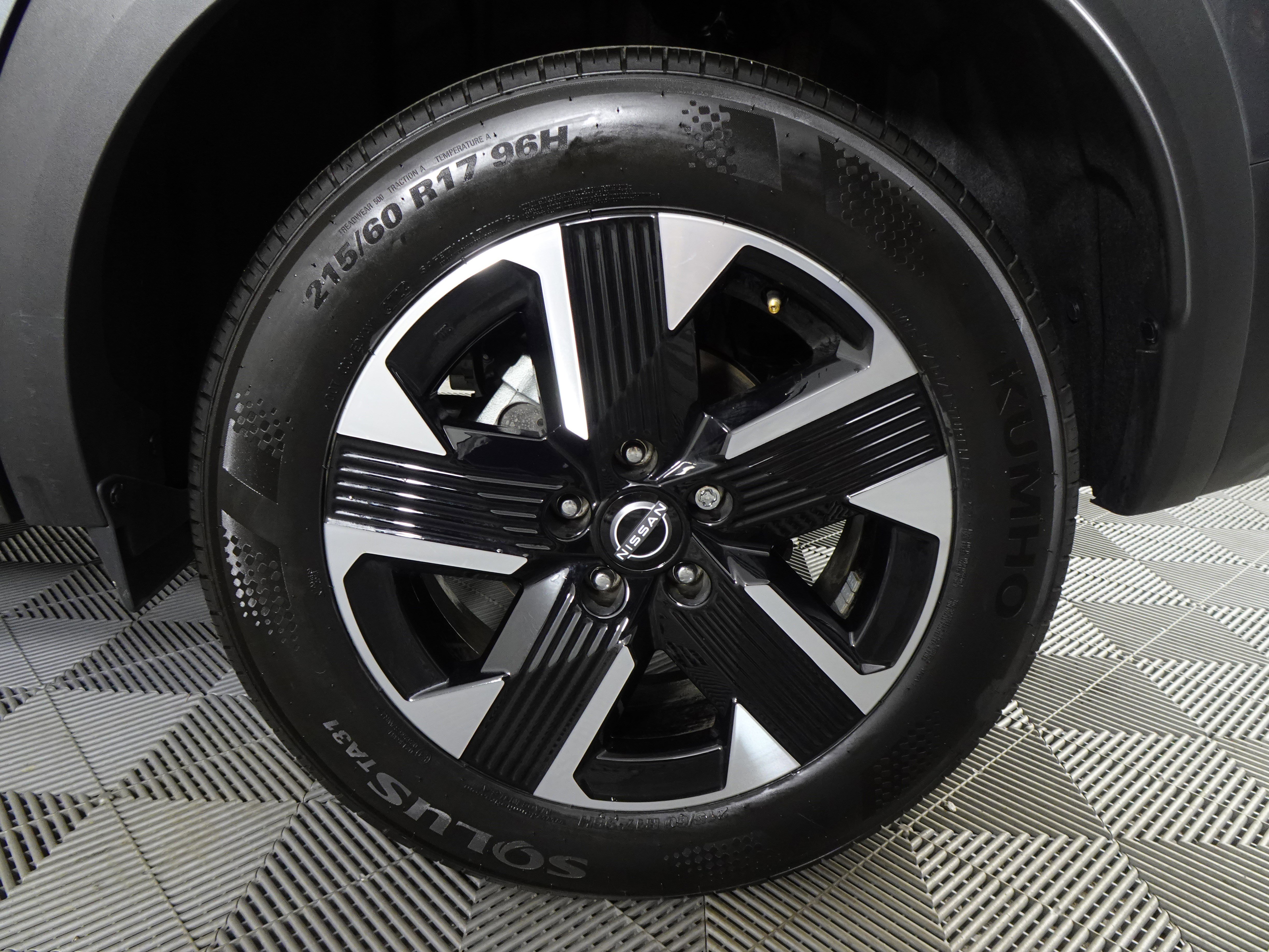 Certified 2025 Nissan Kicks SV image 40