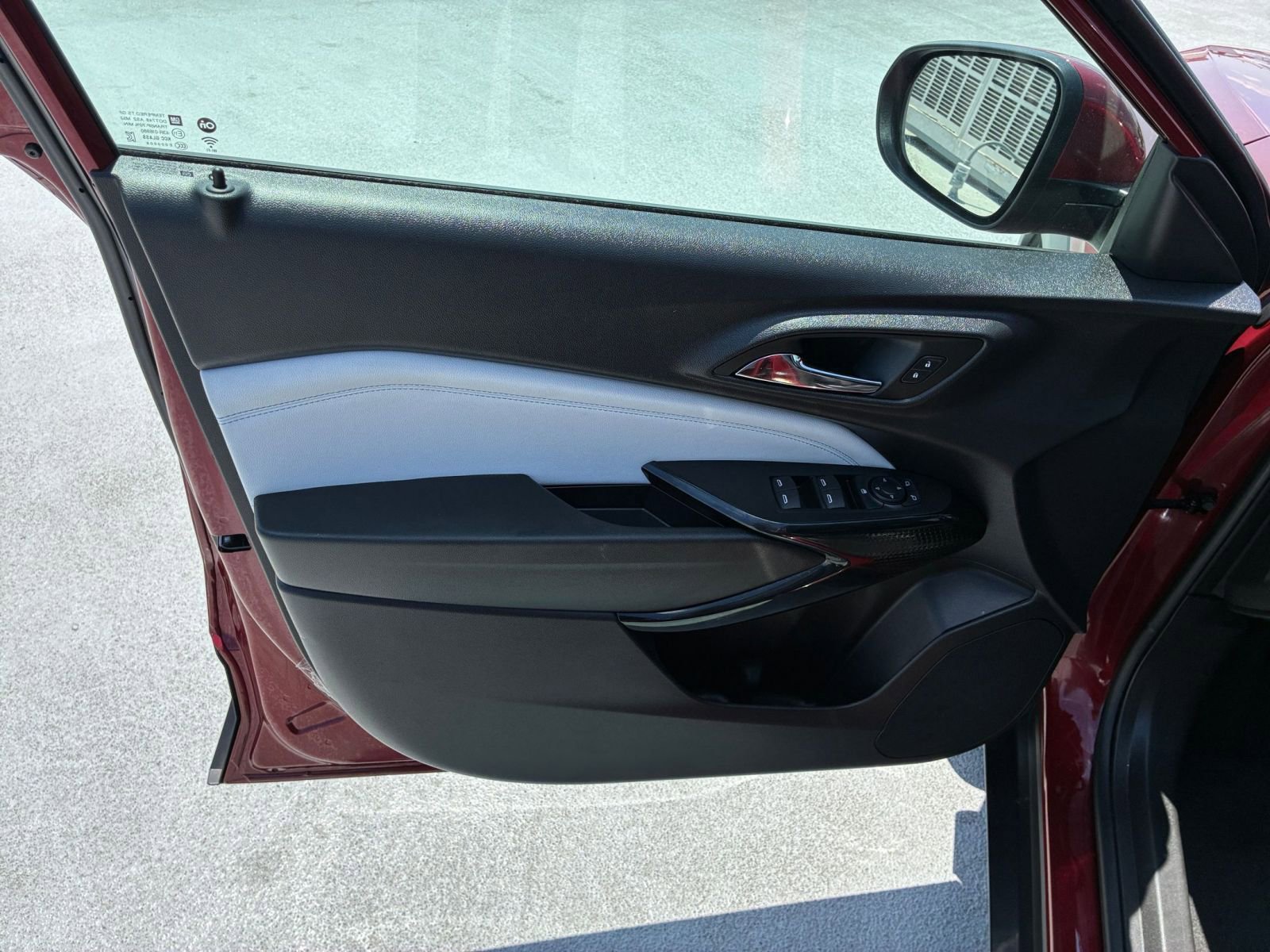 Used 2025 Chevrolet Trax LT FWD image 18