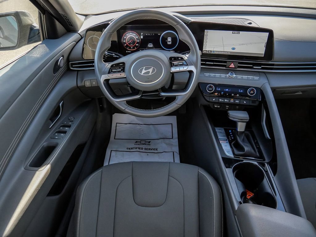 Used 2025 Hyundai Elantra SEL image 21