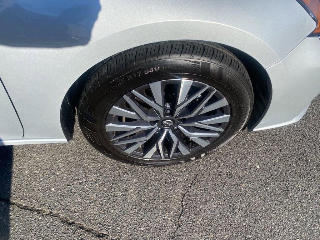 Used 2024 Nissan Altima 2.5 SV image 9