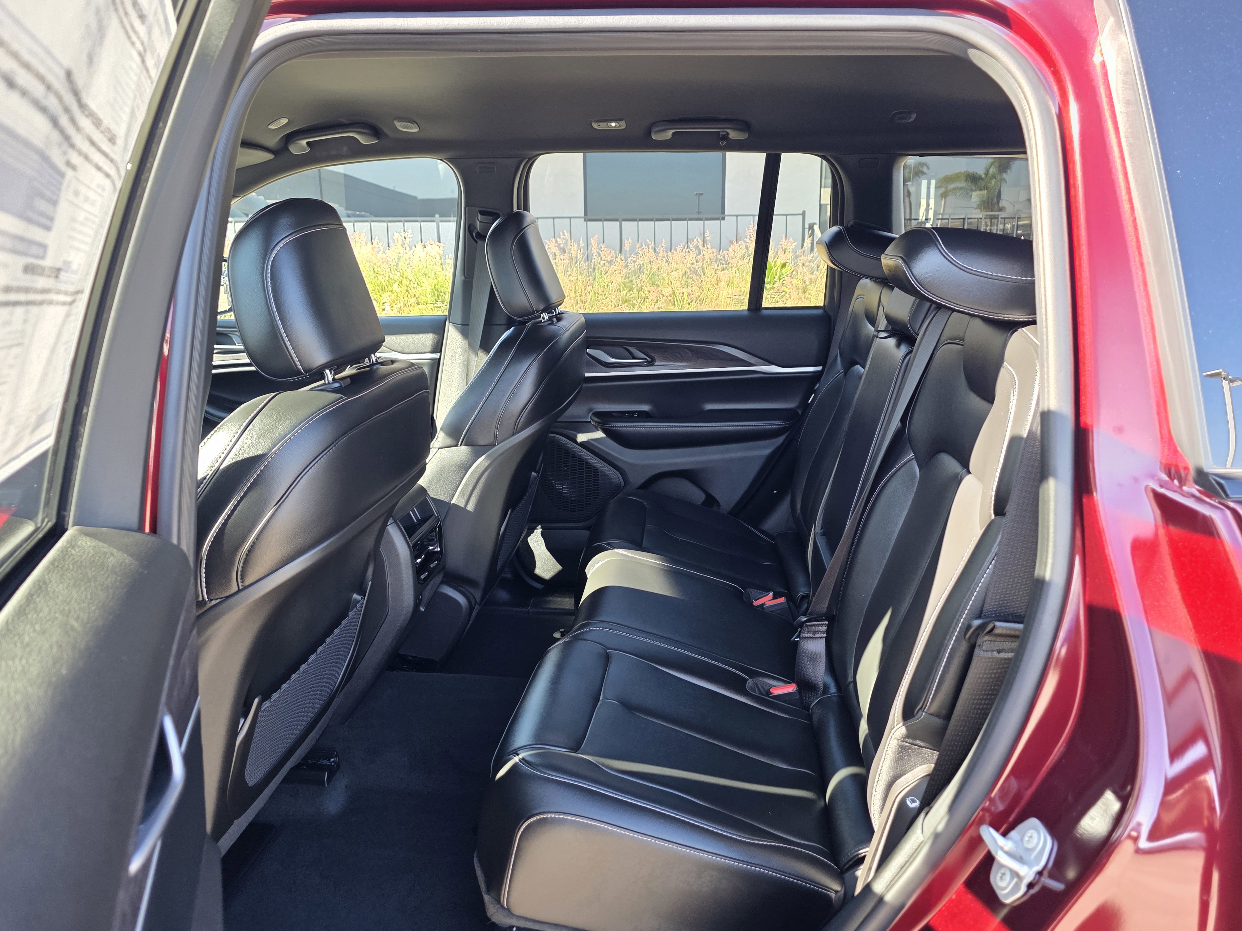 New 2025 Jeep Grand Cherokee Limited image 17