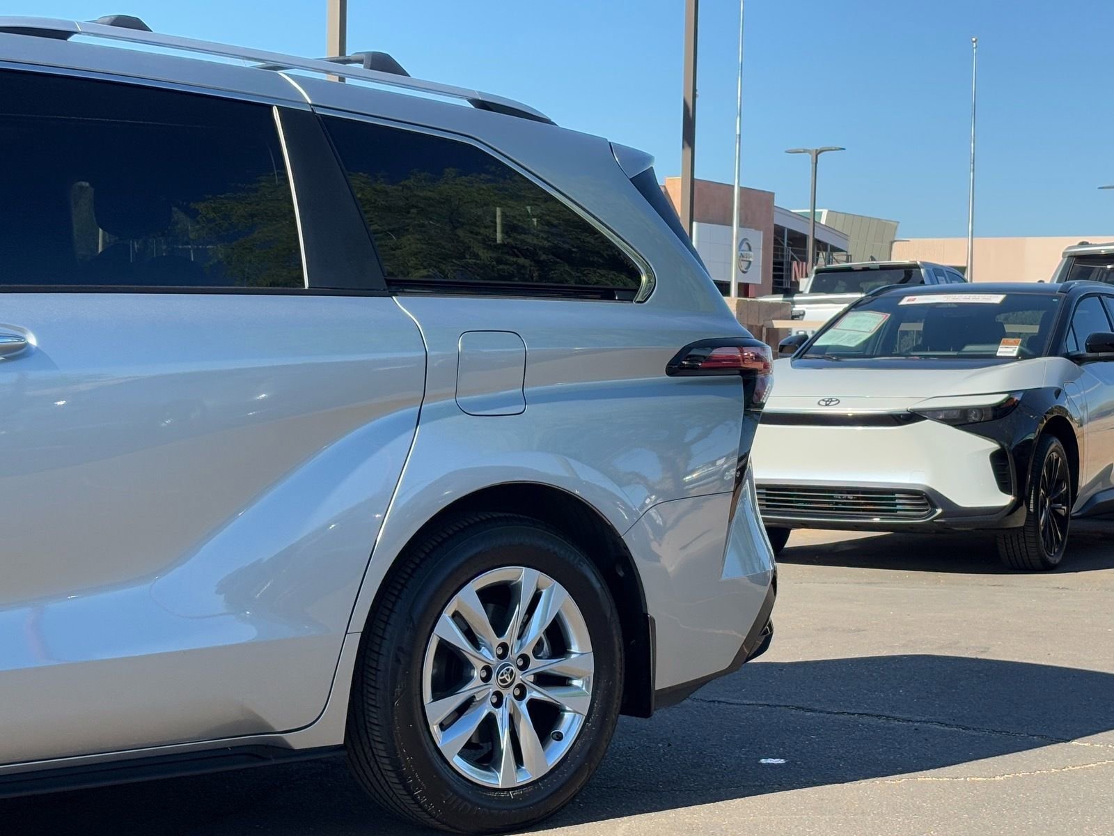 Used 2025 Toyota Sienna Limited image 10