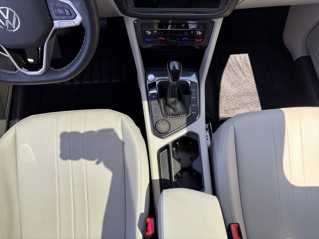 Used 2024 Volkswagen Tiguan SE AWD/4WD image 19
