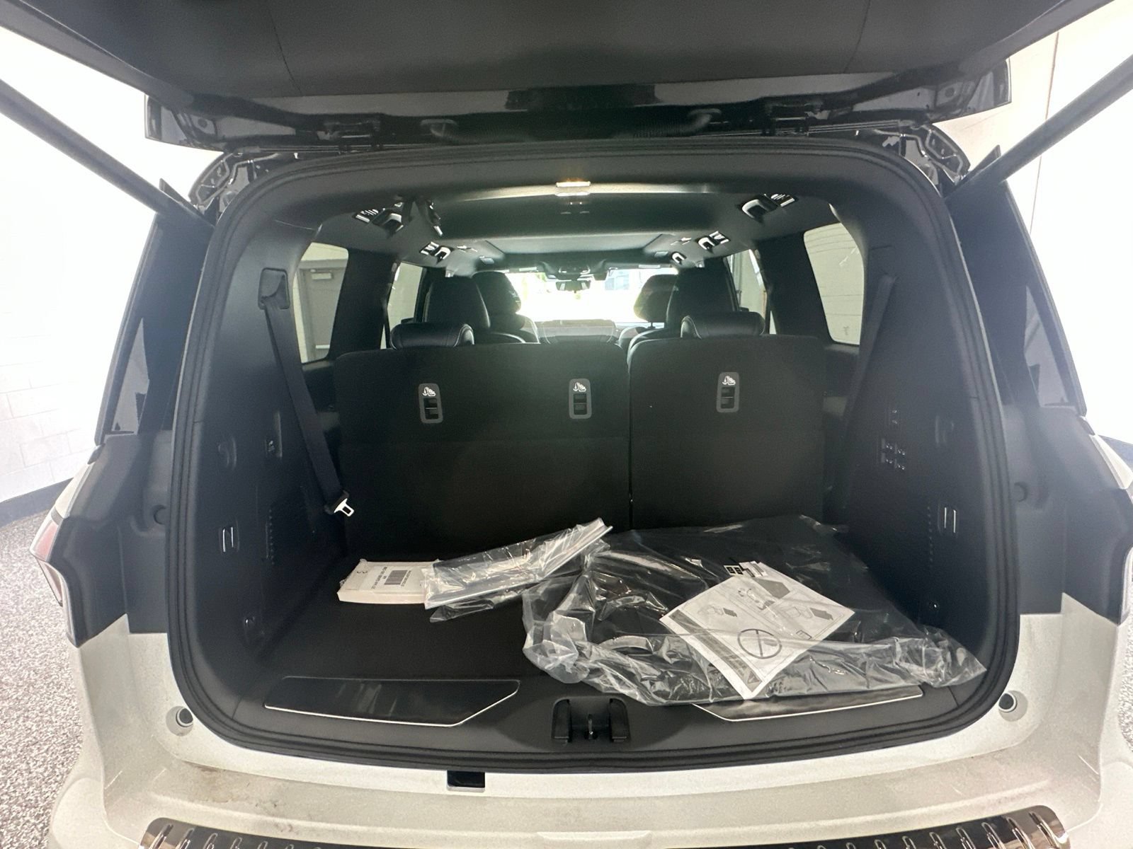 New 2027 INFINITI QX80 Sensory w/ Sport Exterior Package AWD/4WD image 11