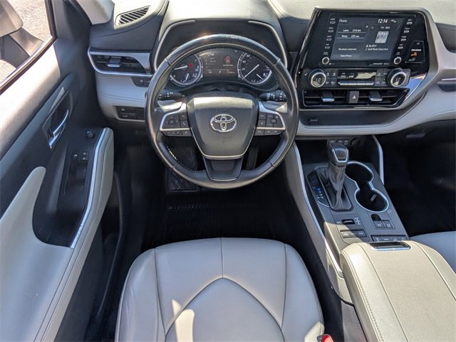 Used 2022 Toyota Highlander XLE image 8