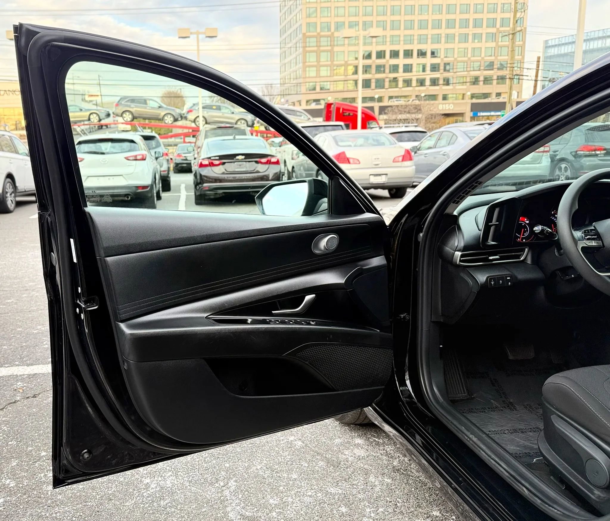 Used 2021 Hyundai Elantra SE w/ Cargo Package image 9