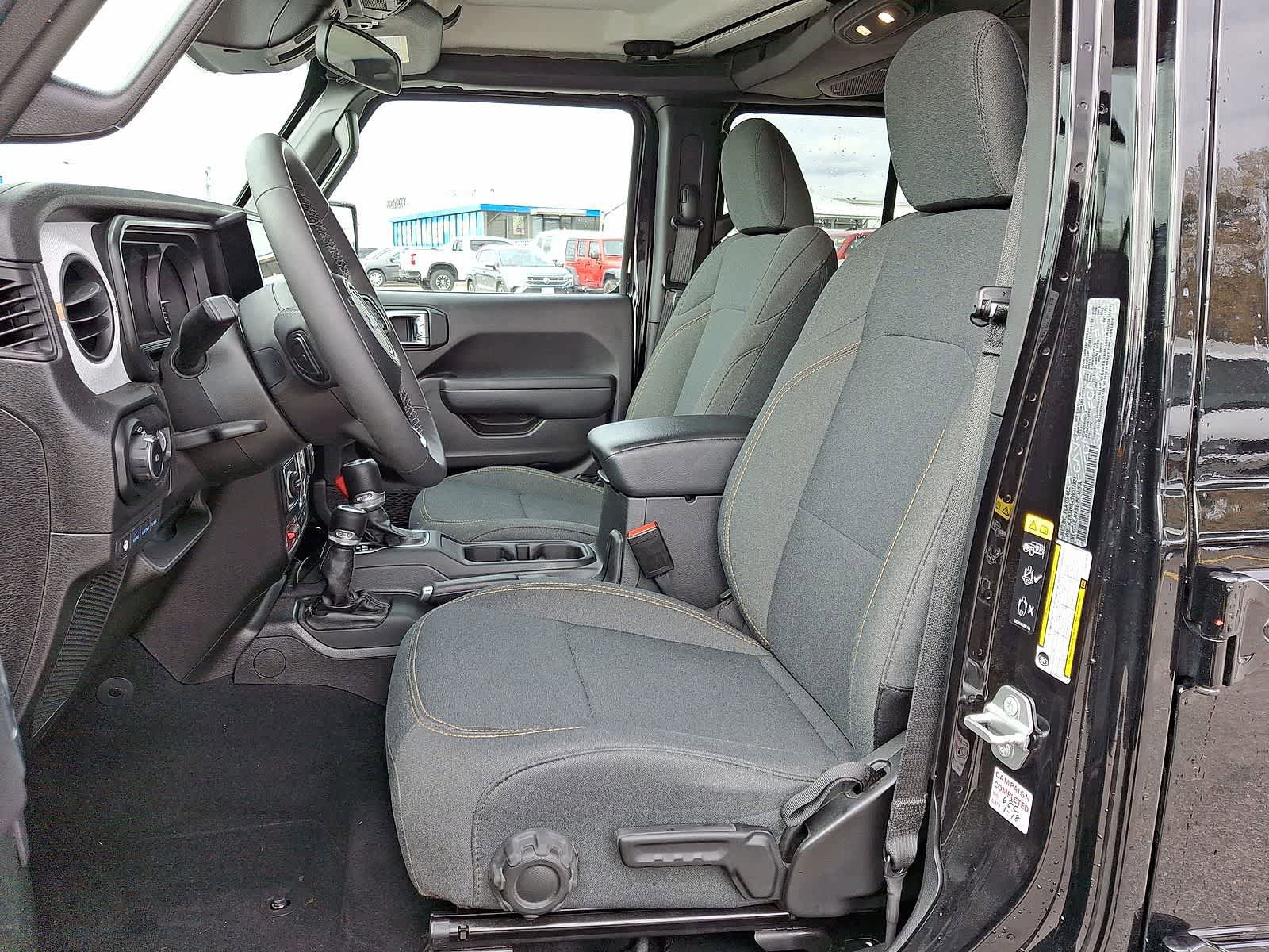 Used 2025 Jeep Wrangler Willys image 24