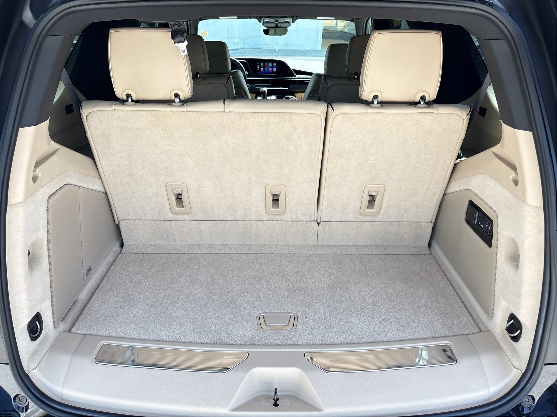 Certified 2024 Cadillac Escalade Premium Luxury AWD/4WD image 12