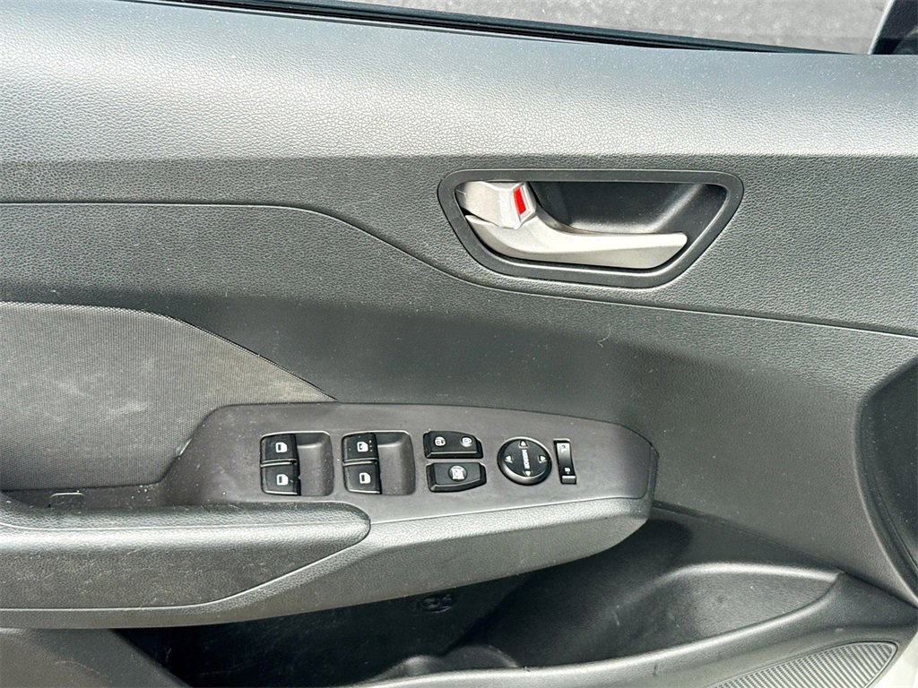 Used 2018 Hyundai Accent SE image 18