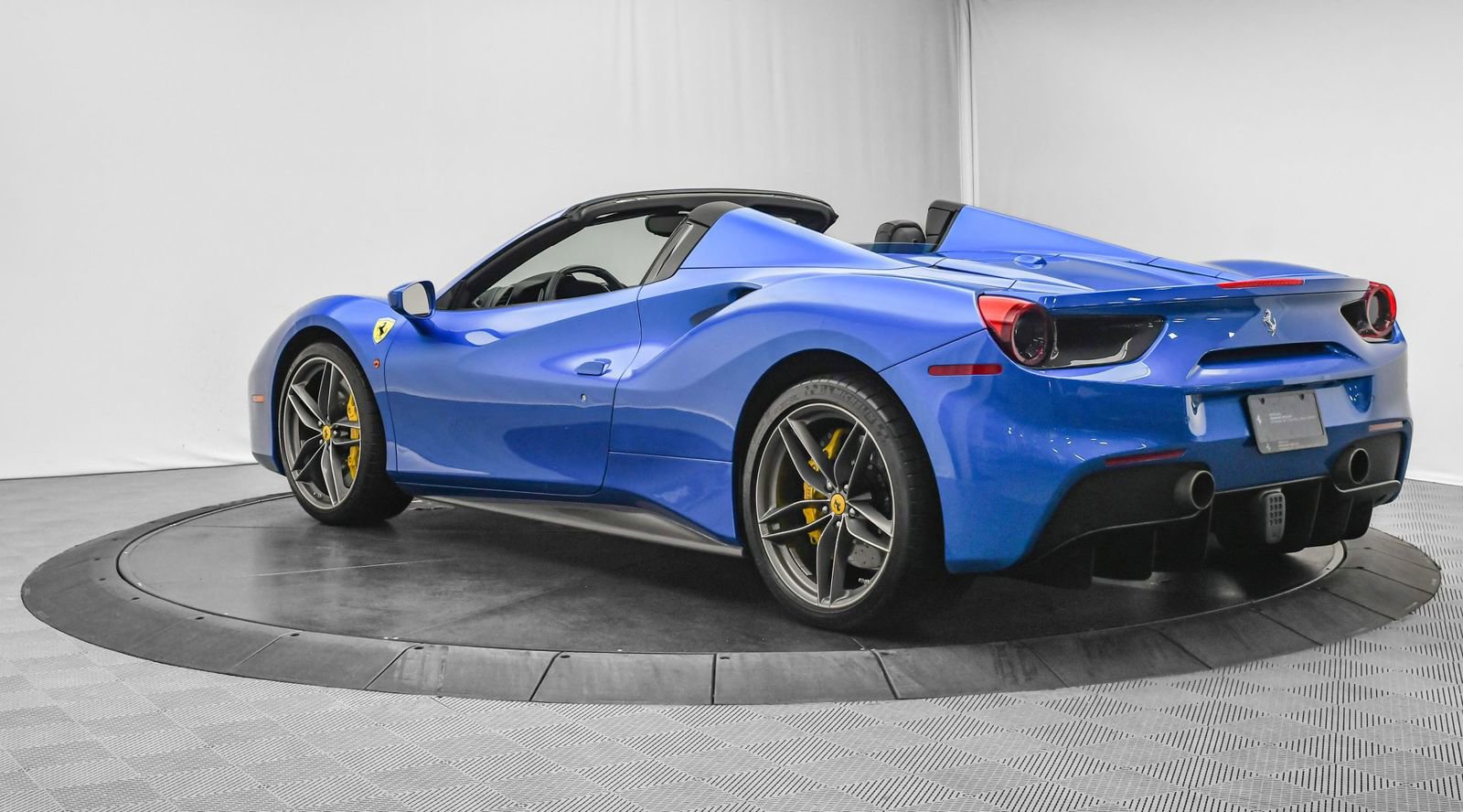 Used 2018 Ferrari 488 Spider Blu Corsa image 6
