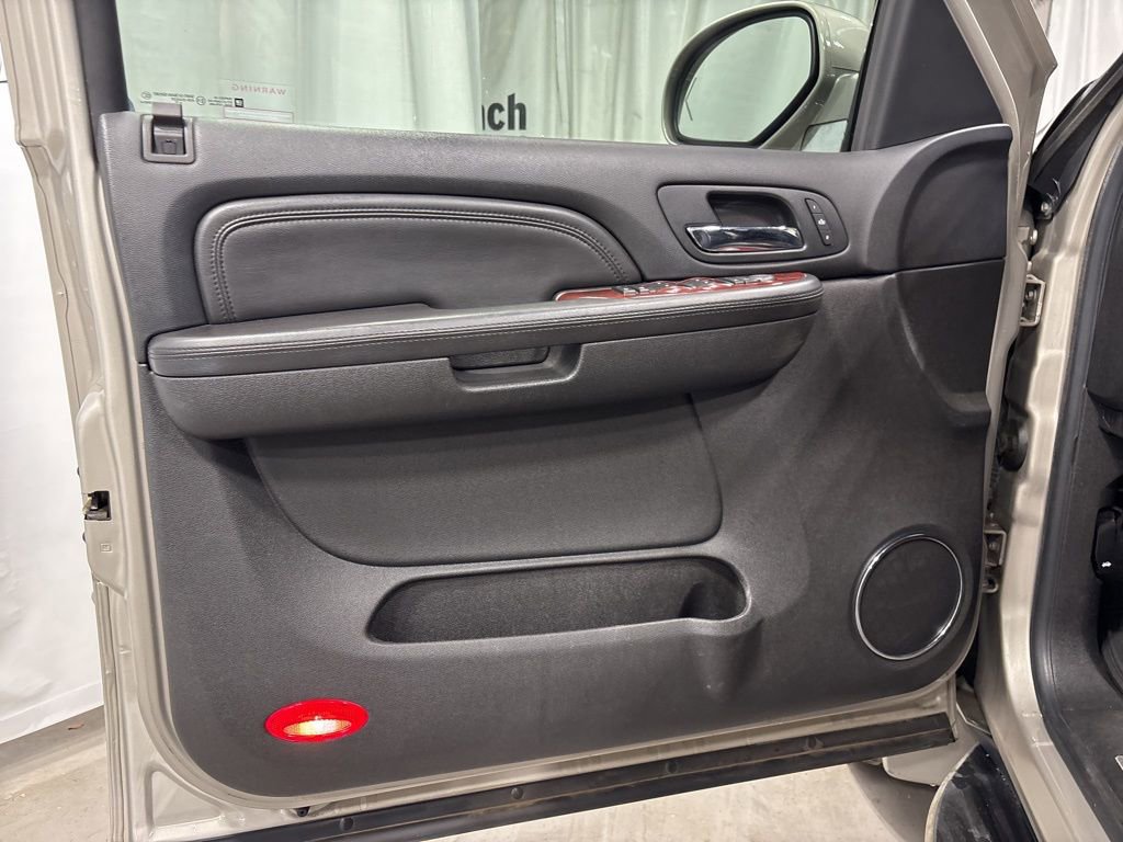 Used 2009 Cadillac Escalade EXT image 16