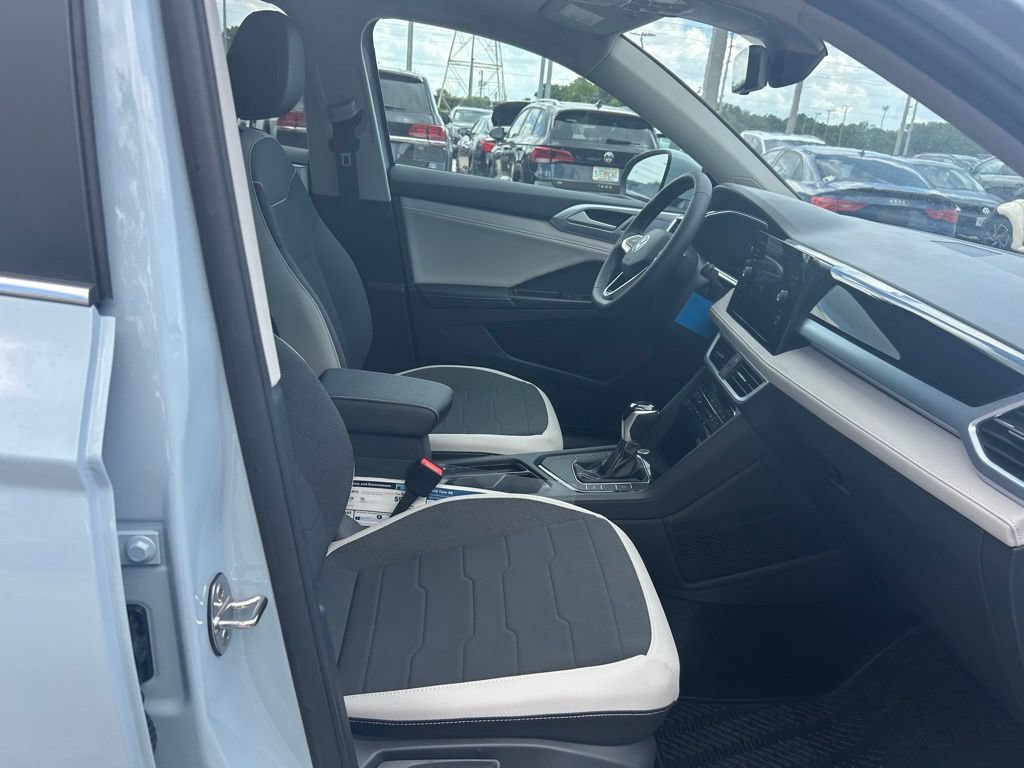 New 2026 Volkswagen Taos SE FWD image 32