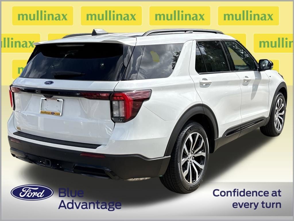 Certified 2025 Ford Explorer ST-Line image 4