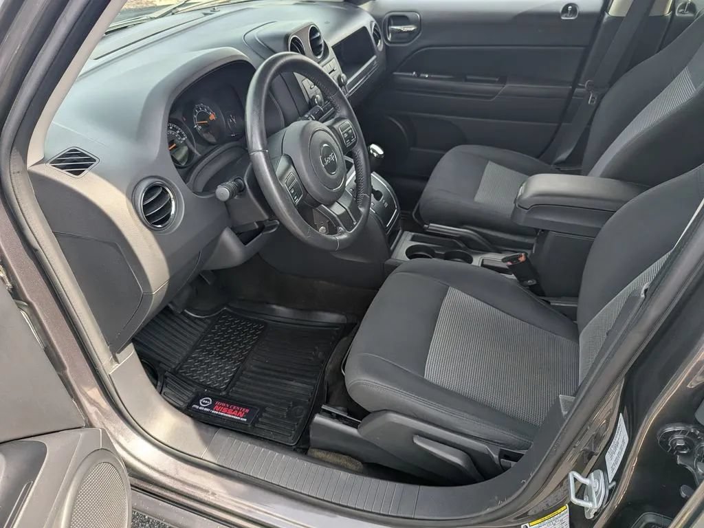 Used 2016 Jeep Patriot Latitude FWD image 9