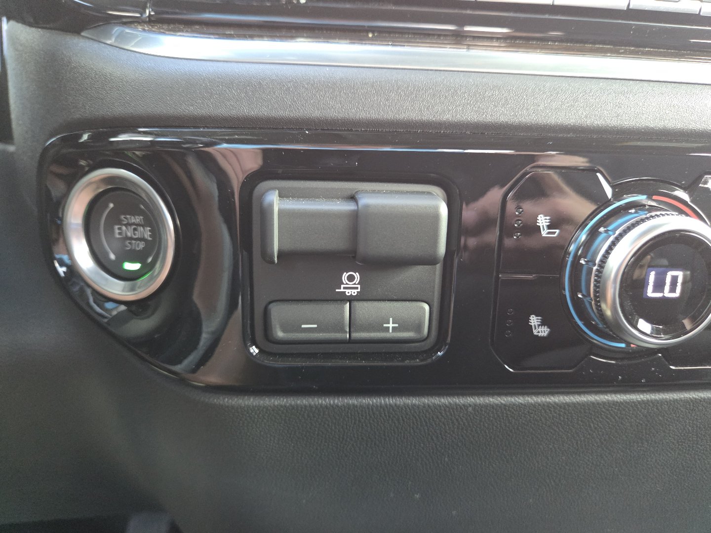 Used 2025 GMC Sierra 1500 SLE w/ Preferred Package AWD/4WD image 9