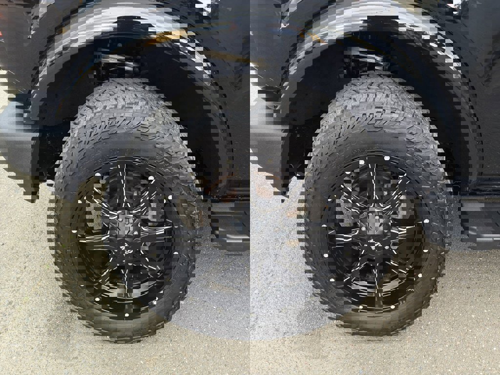 Used 2022 Ford Bronco Outer Banks image 2